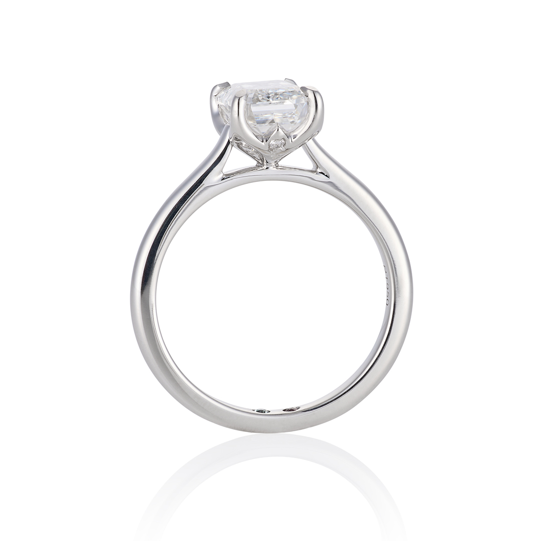 Emerald-cut solitaire, profile detail
