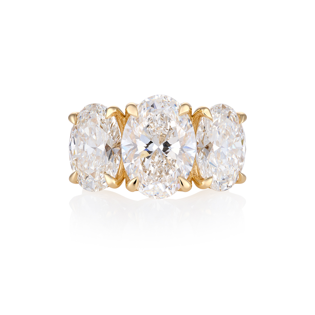 Three-stone oval diamond ring, 18ct yellow gold